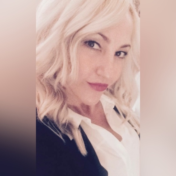 Meet your Posher, Lori - Picture 4 of 4